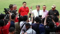 Kehadirannya turut merayakan hari ulang tahun Kopassus ke-65 sekaligus melihat perkembangan sepakbola Indonesia.