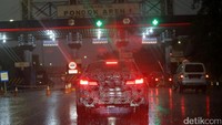 Tubuhnya sedikit membesar, panjangnya sekarang 4,94 m atau lebih panjang 30 mm dari model yang beredar sekarang. Lebarnya juga begitu, 1,86 m atau melebar 7,6 mm dan tinggi 1,47 m atau meninggi 15,24 mm. Selain itu wheelbase juga memanjang 0,2 inci. Desain baru bukan cuma soal tampang. Di bawah bodi semua berubah, dimulai dari platform menggunakan Cluster Architecture (CLAR). Model ini dibuat dirancang menggunakan lebih banyak material baja, alumunium, dan magnesium.