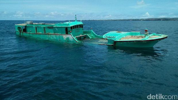 2 Kapal  Pencuri Ikan  Ditenggelamkan di Ambon Ini 