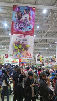 'Sir Gobang Gosir' Bebizie Goyang <i>Hangout With All Stars</i>