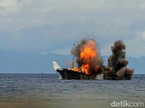 2 Kapal Pencuri Ikan Ditenggelamkan di Ambon, Ini Penampakannya