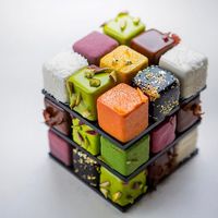 Rubik Cantik Ini Tidak Untuk Dimainkan Tetapi Enak Dimakan