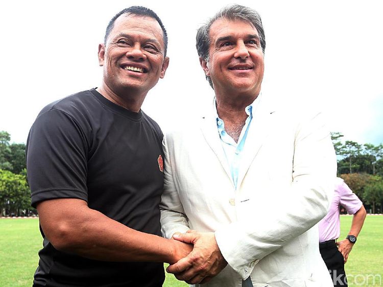 Kedatangan Mantan Bos Barca Disambut Panglima TNI