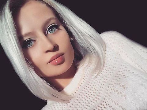 Tanpa Operasi Plastik, Wanita Cantik Ini Viral karena Mirip Barbie