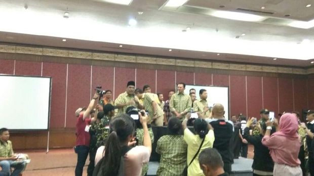 Ahok-Novanto di acara pembekalan saksi pilkada yang diselenggarakan golkar