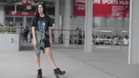 Kepada detikHOT, Prilly mengaku sempat hampir gagal menyaksikan Chris Martin Cs. Foto: Asep Syaifullah