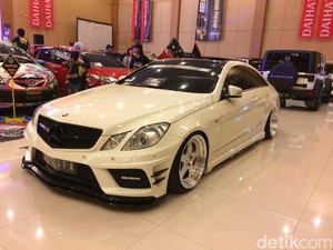 Puluhan Mobil Modifikasi Bersaing di Kediri