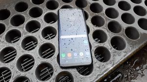 Menjajal Galaxy S8+ di Tengah Hujan