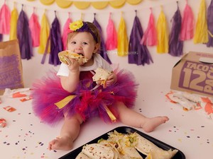 Menggemaskan! Ekspresi Batita Cantik Ini Saat Menikmati Tortilla