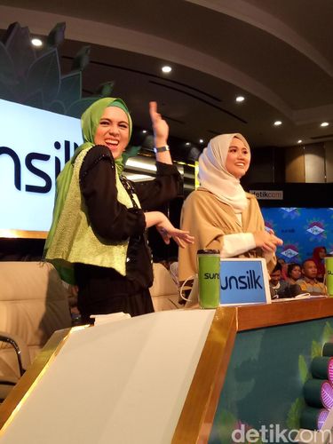 Foto: Ketika Nycta Gina Joget Diiringi Lagu Melayu