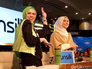 Foto: Ketika Nycta Gina Joget Diiringi Lagu Melayu