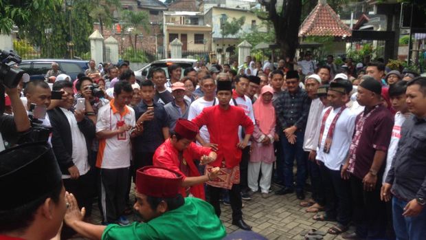 Djarot disambut silat palang pintu