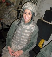 Trauma Perang, Mantan Mekanik AU Cantik Alih Profesi Jadi Model Seksi