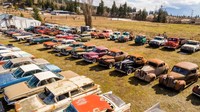 Tapi tidak dengan yang terjadi di British Columbia, Canada. Pemilik rumah bernama Mike Hall ini menawarkan 340 mobil sebagai bagian dari penjualan rumahnya.