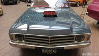 Firmansyah Mahidin Putra alias suami Chua Kotak begitu tergila-gila dengan mobil klasik Holden.