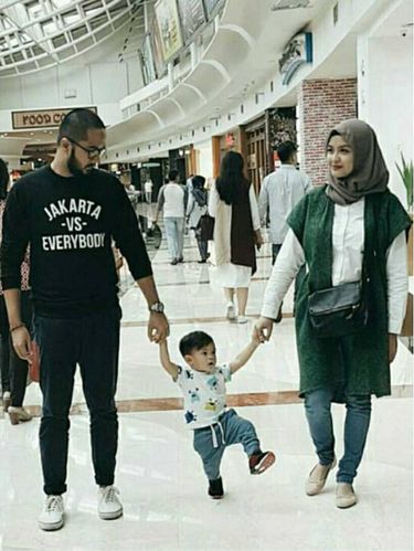 Foto: Pulang Umrah, Revalina S Temat Makin Cantik dengan Berhijab