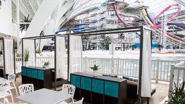 Private Cabana dengan pemandangan World Water Park (West Edmonton Mall)