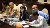 Gelombang pertama akan diikuti oleh empat calon dimulai pada pukul 10.00-13.00 WIB. Setelah istirahat, gelombang kedua akan dimulai pada pukul 14.00 WIB dengan empat calon hingga pukul 17.00 WIB. Lalu gelombang ketiga dengan lima calon dimulai pukul 19.00-22.00 WIB.