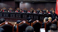 Sidang putusan dismissal ini merupakan tahap penentuan dilanjutkan atau tidaknya permohonan sengketa pilkada untuk dibahas lebih jauh dalam sidang panel/pleno bersama delapan hakim MK.