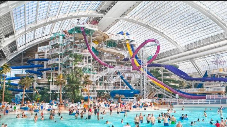 Hasil gambar untuk taman air world waterpark canada