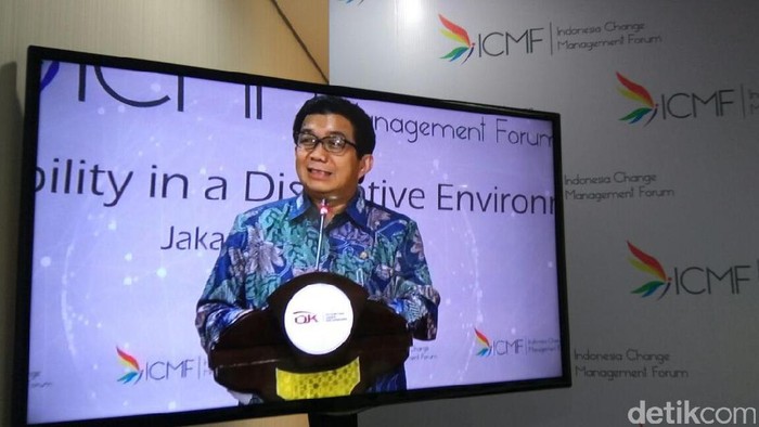 Muliaman Cerita Pengalaman Pimpin OJK di Depan Industri Keuangan