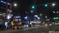 Mal-mal di Dongdaemun rata-rata beroperasi hingga pukul 05.00 pagi waktu setempat. Jadi belanja bisa lebih santai (Kurnia/detikTravel)