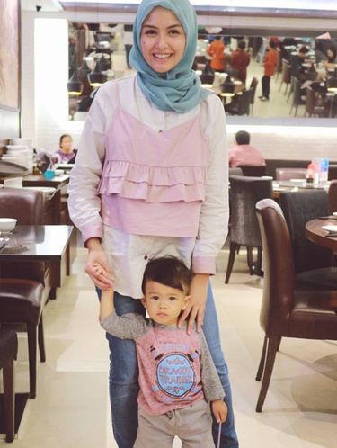 Foto: Pulang Umrah, Revalina S Temat Makin Cantik dengan Berhijab