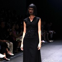 Rancangan Patrick owen bertajuk sentuhan zodiak di Plaza Indonesia Fashion Week 2017. Plaza Indonesia.Jakarta. [Foto: Mohammad Abduh/Wolipop]