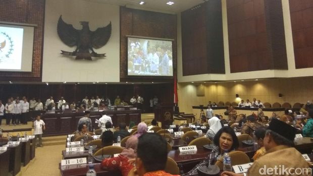 Sidang paripurna DPD / 