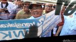 Ngantor ke Balai Kota, Sumarsono Naik Angkot KWK