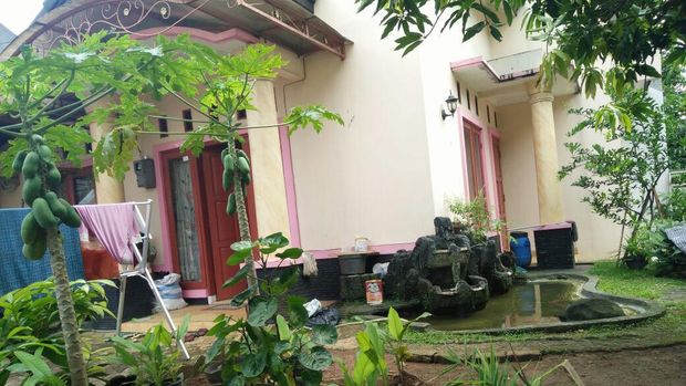 Mengintip Rumah Penjaga Loket di Bekasi Penarik Pungli Rp 1 Miliar