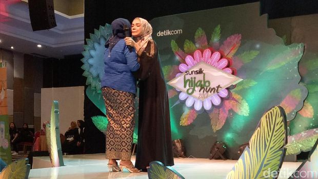 Foto: Momen Haru di Sunsilk Hijab Hunt Palembang yang Buat Nycta Gina Nangis