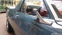Firmansyah Mahidin Putra alias suami Chua Kotak begitu tergila-gila dengan mobil klasik Holden. Bahkan dirinya rela mengeluarkan ratusan juta untuk bisa menghidupkan kembali dan memodifikasi 8 Holden klasik miliknya.