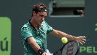 Bertanding di Crandon Park, Senin (3/4/2017) dinihari WIB, Federer tidak pernah kehilangan gimnya. Mantan petenis nomor satu dunia asal Swiss itu mematahkan dua servis Nadal. Geoff Burke-USA TODAY Sports.