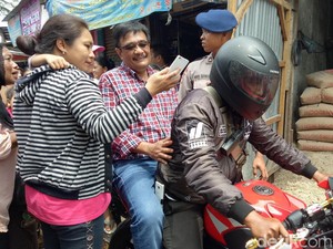 Aksi Djarot di Pasar Kemiri: Ajak Warga Nyanyi Hingga Naik CBR