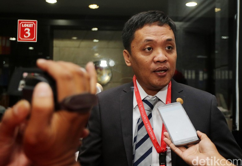 Habiburokhman Jawab Menhub: Dia Nggak Ngerti Merak Habiburokhman Jawab Menhub: Dia Nggak Ngerti Merak