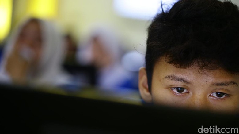 14 Anak Warga Binaan LPKA Sukamiskin Mengikuti UNBK 14 Anak Warga Binaan LPKA Sukamiskin Mengikuti UNBK