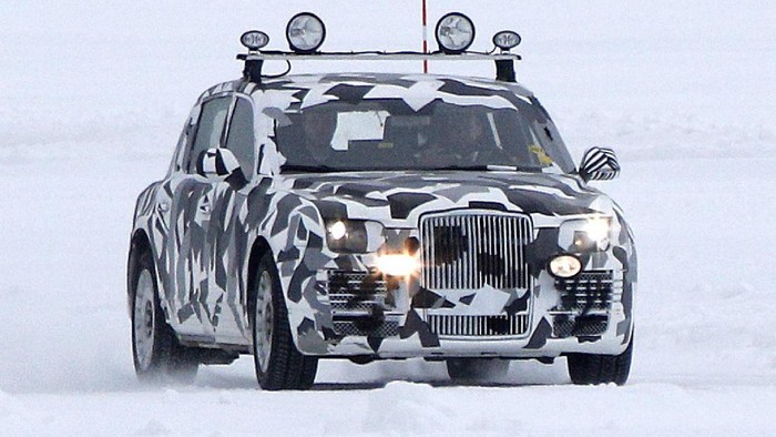 Mobil Baru Presiden Putin Tertangkap Kamera Sedang Diuji