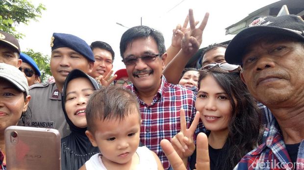 Djarot blusukan di Pasar Kemiri / 