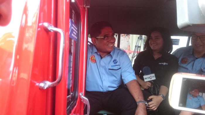 Sumarsono Ngantor ke Balai Kota DKI Naik Angkot KWK