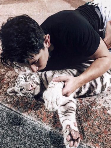 Foto: Tampannya Pangeran Mateen, Pewaris Kerajaan Brunei