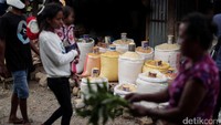 Mayoritas kios sayuran juga menjual biji-bijian dan kacang-kacangan mulai dari jagung sampai kacang merah.