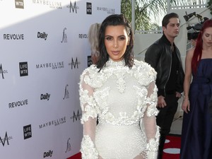 Jadi Bunda Maria di Emoji Baru, Kim Kardashian Dihujat Netizen