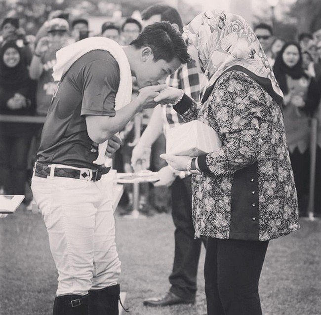 Tapi untuk urusan pasangan hidup, ia justru mencari sosok yang sederhana. Well, singkat saja, aku suka seseorang yang apa adanya. Seseorang yang sederhana. Itu saja, kata Pangeran Mateen kepada GQ Thailand. (Foto: Instagram)