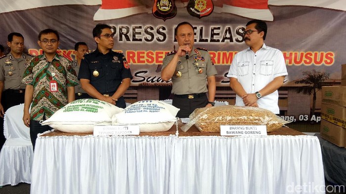 Polisi Sita Puluhan Ton Tapioka, Bawang Goreng dan Solar Ilegal