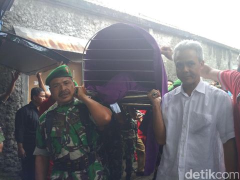 Ratusan Pelayat Berdatangan ke Rumah Duka Ayah Ganjar Pranowo