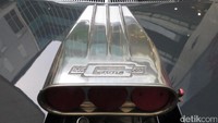 Firman menyelipkan mesin V8 350 milik Chevrolet, bersama dengan piston Keith Black, karburator Edelbrock, serta Intake manifold Edelbrock perfomer RPM, distributor Mallory HEI.