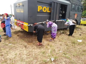 Modifikasi ala Polisi, Ubah Water Cannon Jadi Tempat Wudhu