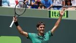 Kalahkan Nadal, Federer Bawa Pulang Trofi Miami Terbuka