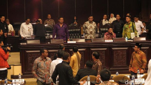 Ricuh di sidang paripurna DPD / 